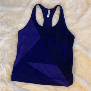 𝚄𝙽𝙳𝙴𝚁𝙰𝚁𝙼𝙾𝚄𝚁 tank top 🤾🏼